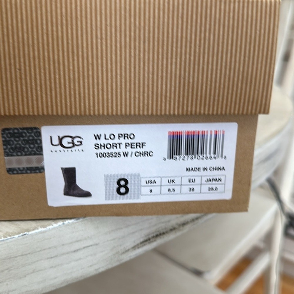 Barely Worn Uggs - image 4